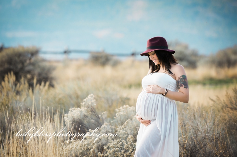 kelowna-maternity-photographer-baby-bliss-photography-www-babyblissphotography-ca-1