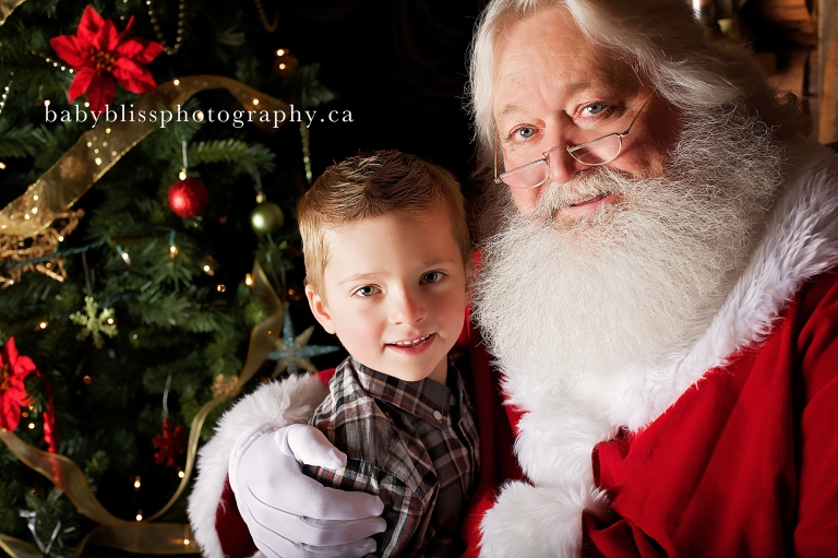 Kelowna Santa Photographer | Baby Bliss Photography | www.babyblissphotography.ca