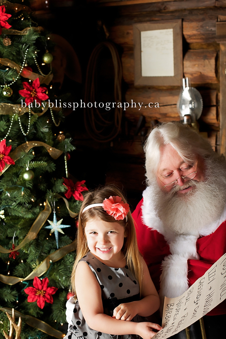 Kelowna Santa Photographer | Baby Bliss Photography | www.babyblissphotography.ca